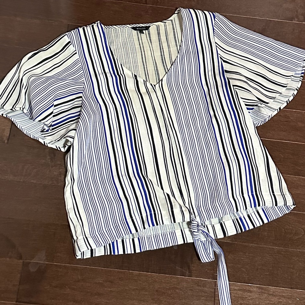 Stripe blouse with tie